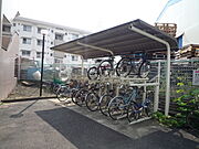 屋根付きの駐輪場♪