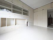 収納の多い6帖の洋室♪