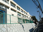 横浜市立都岡小学校まで350ｍ