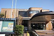 横浜市栄図書館まで350ｍ