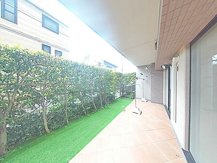 テラスと専用庭は広々としています♪