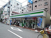 ファミリーマート 新丸子駅西口店まで190ｍ