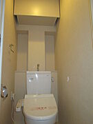トイレには快適な温水洗浄便座付き♪　（同タイプ参考写真）