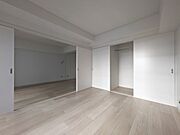 【洋室6帖】　シンプルで飽きのこないお部屋★