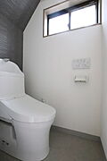 ★落ち着ける独立したトイレスペース★