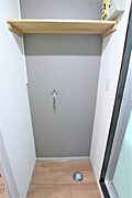棚付きの室内洗濯機置き場