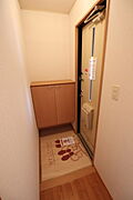 玄関　下駄箱ございます