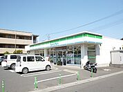 ファミリーマート 越谷七左町二丁目店まで200ｍ