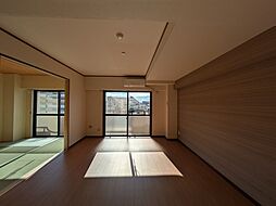 埼玉新都市交通 東宮原駅 徒歩9分の賃貸マンション 4階3LDKのリビング/ダイニング