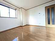 洋室8帖　キッチン側