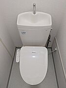 ★トイレは嬉しい洗浄機能付き便座です♪★