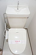 ★トイレは嬉しい洗浄機能付き便座です♪★