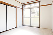 2面採光の明るい寝室です♪