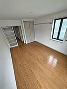 2面採光の明るい居室