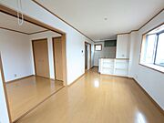 ★★10.9帖のリビングです♪二面採光になっています♪★★