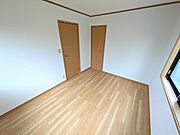 ★★北側5.7帖の洋室です★★