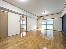 伊予鉄道環状線(JR松山駅経由) 鉄砲町駅 徒歩4分の賃貸マンション 8階2LDKのリビング/ダイニング