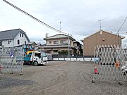 建築中