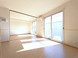 伊予鉄道高浜線 西衣山駅 徒歩1分の賃貸アパート 1階2LDKのリビング/ダイニング