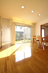 須屋みずき台戸建て 1 1階4LDKのリビング/ダイニング