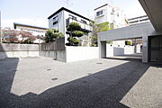 ★敷地内駐車場（別途契約が必要です）★