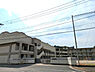 周辺：小学校
