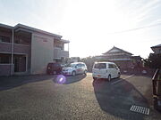 駐車場は各世帯2台とれます