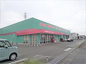 ドラッグストアコスモス 六田店まで120ｍ