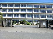 平塚市立神田中学校まで1100ｍ