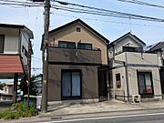 南西向きの４LDK一戸建て。お車は1台分建物の目の前に駐車可能です。南面接道なので日当たりも良いです。お部屋の中のご見学も可能です！