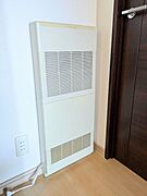★6.6帖洋室に設置されている暖房です♪★
