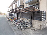 屋根付き駐輪場あります。