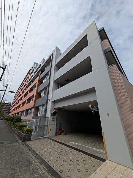 上質なデザインが特徴の外観は、高級感や清潔感を与え、住む人や訪れる人にも好印象な佇まい♪(2026年4月13日撮影)
