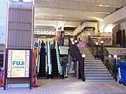 富士ガーデン 二子新地駅前店まで650ｍ