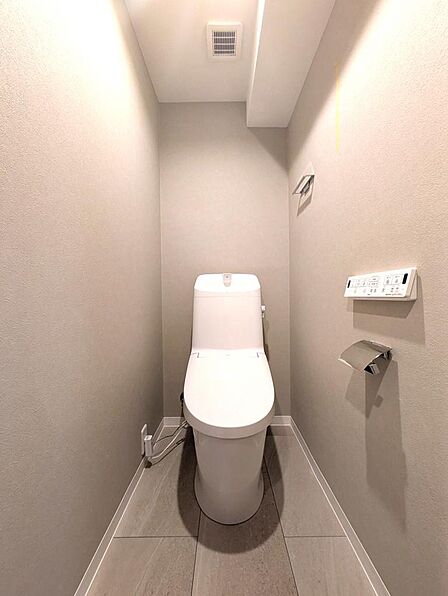 多機能便座機能付きのトイレです♪