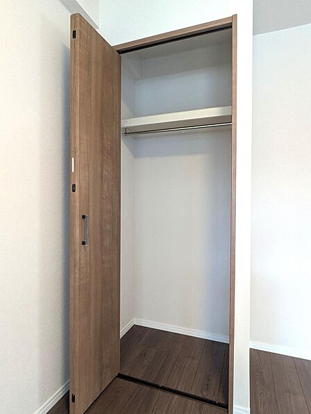 5.6帖洋室のクローゼット☆彡