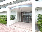 各階2世帯に1つのエントランス