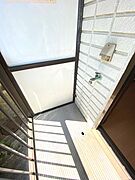 室外洗濯機置場　※他部屋の参考写真