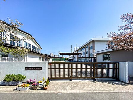 浦安市立入船中学校（470m）