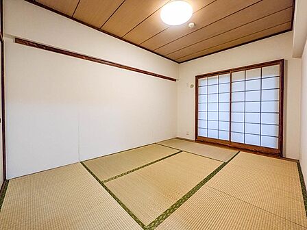 落ち着きのある和の空間。リビングに隣接しており、引き戸を開放すれば一体感のある広がりが生まれます。