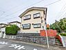 外観：北東側約6.0mの公道に面した外観写真です。前面道路が広く採光や通風にも恵まれた角地となります。