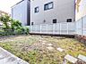 その他：30.15m2の広々とした専用庭。テラスも10.05m2あります。周囲には目隠しフェンスが施され、プライバシーにも配慮しています。