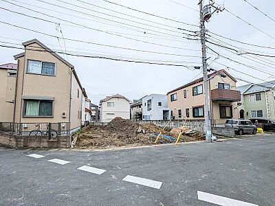 外観:【現地写真】現況更地!幅員約6.0mの南?公道に面した建築条件なし土地。お好みの会社で建築できます 外観:【現地写真】現況更地!幅員約6.0mの南?公道に面した建築条件なし土地。お好みの会社で建築できます