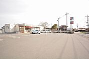 セブンイレブン薮塚運動公園前店(546m)