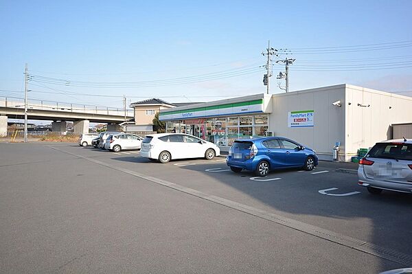 画像6:ファミリーマート伊勢崎東町店(2、163m)