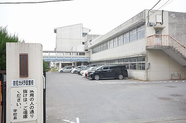 画像5:笠懸中学校(1、730m)