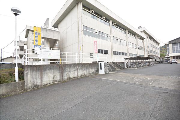 画像5:広沢中学校(1、060m)
