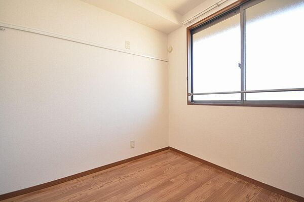 apartment 群馬県桐生市新里町新川1215-7
新里町新川の賃貸情報を見る
物件地図