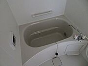 追い焚き付きの浴室です。