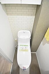 [トイレ] 清潔感と使い心地を追求することで、ご家族の健康をサポート。暮らしの中のさりげないひとときの快適さにもこだわりを持って、設備を配しております♪